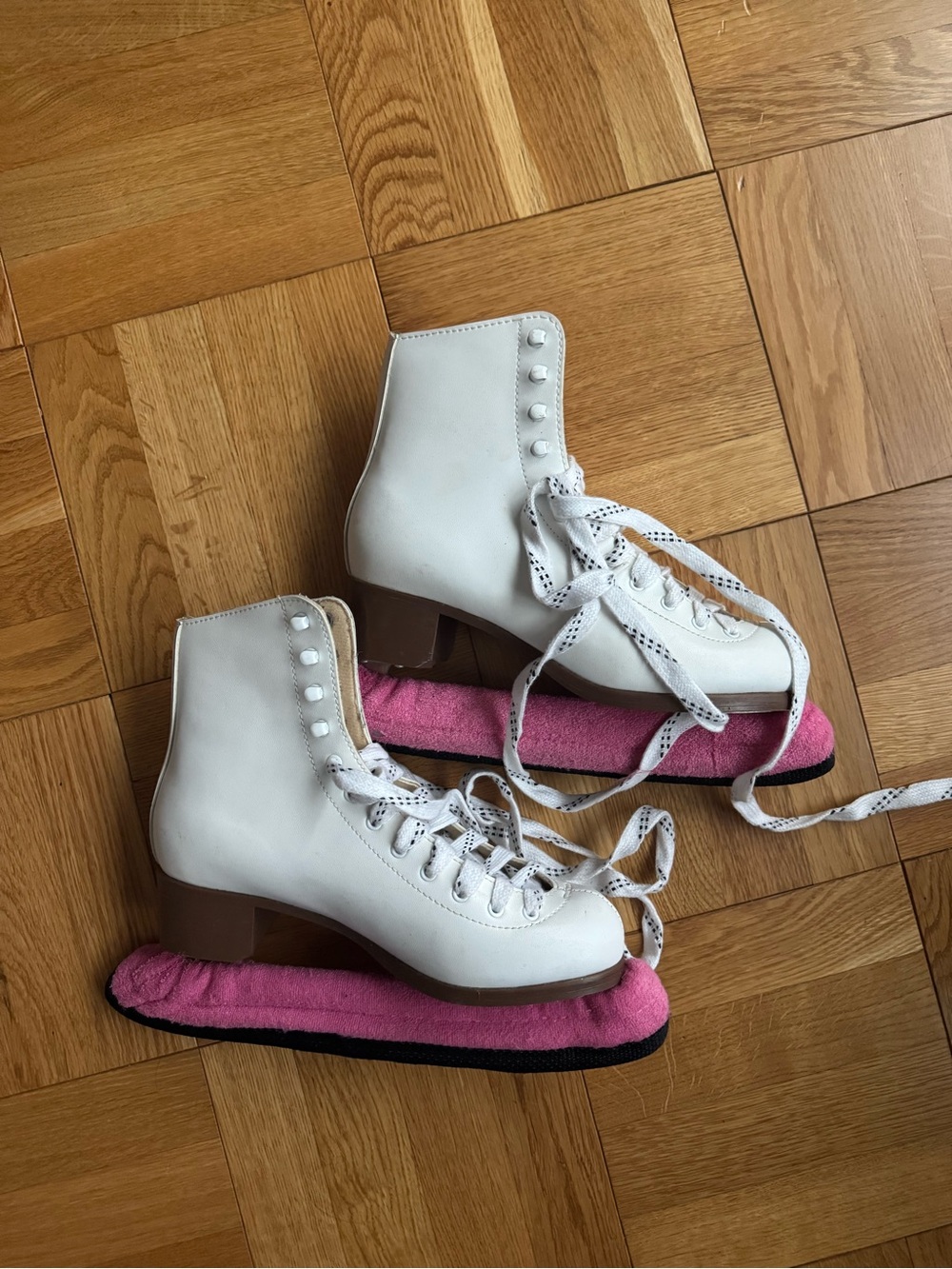Jackson Glacier 120 White Figure Skates + Soft Blade Covers